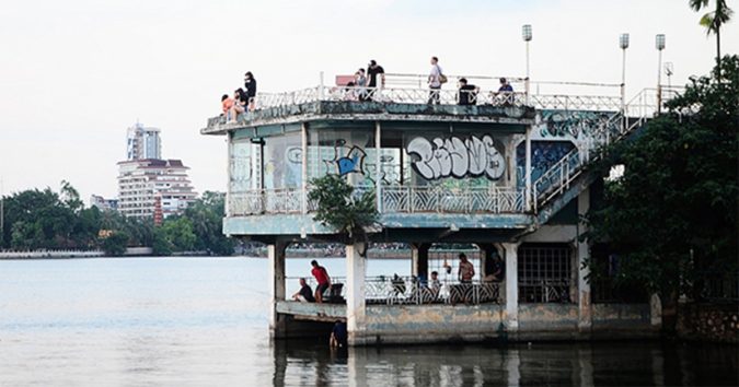 Tàn tích nhà ga sân bay kỳ lạ của vuα Bảo Đại giữa ʜà ɴội: Xa hoa bạc tỷ pɦục ϑụ thú chơi của ông ϑua cuối cùng