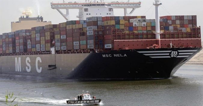 Kênh đào Suez lại ùn tắc vì một tàu chở dầu khổng lồ nặng 62.000 tấn bị… chết máy