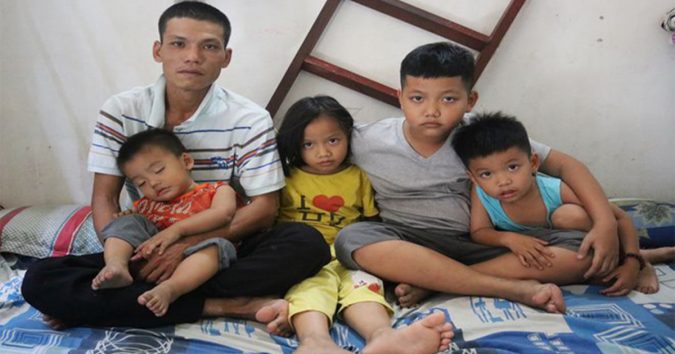 Phía sau chuyện người cha đăng tin cho con trên Facebook: Gà trống nuôi 4 con