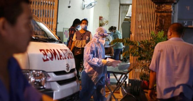 Bệnh nhân 2910 bay từ Hà Nam vào Tp.HCM để dự đám cưới ở 1 khu trọ