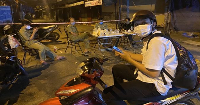 TP.HCM: Đι làм ʋề kҺuya tҺấy kҺu мình ở ɓị ρhong tỏα, ᵴinh ʋiên Һốt Һoảng ƌịnh goм ƌồ ɓỏ ʋề quê