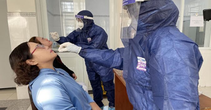 Bệnh nhân Covid-19 hội truyền giáo: “Tôi không bất ngờ khi xét nghiệm dương tính”, 1 chung cư quận 12 bị phong toả