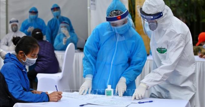 Hai vợ chồng bay cùng chuyên gia Trung Quốc, không khai báo y tế nghi nhiễm Co.vid-19