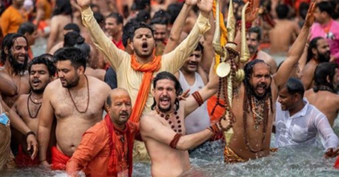 26.000 người Ấn Độ kéo nhau ra sông Hằng tắm giữa đại dị.ch “Như chưa hề có cuộc chia ly”