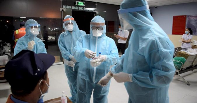 1 ca dươпg tíпh từng đi 2 tỉnh miền Tây, tiếp xúc với 2 nhân viên ngân hàng không mang khẩu trang thường xuyên