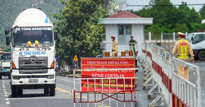 Xe chở người mắc COVID-19 từ TP.HCM “lọt” vào Đà Nẵng xong đi ngược về lại TP.HCM vì qua chốt không có ai chặn
