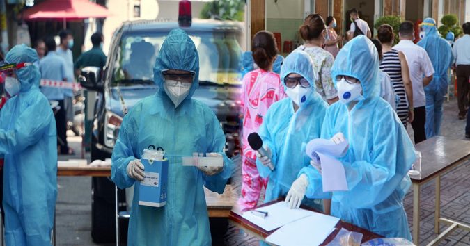 Phát hiện gần 300.000 người tại TP.HCM liên quan 265 ca nhiễm của hội truyền giáo chỉ sau 1 tuần bùng dịch
