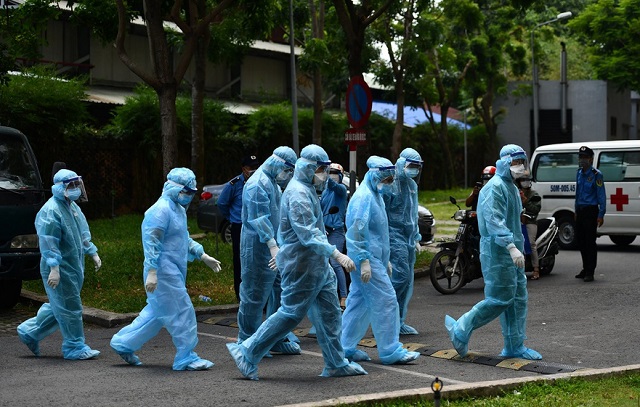 TP.HCM có 40 ca mắc Co.vid trong tổng số 50 ca cả nước, T.xế taxi lây Cov.id-19 cho bố là b.vệ b.viện, đi nhiều nơi nên chưa x.định được nguồn lây tại Hà Nội