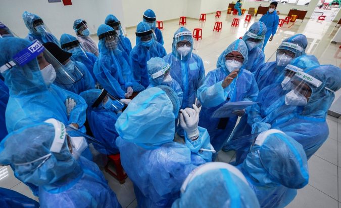 TP.HCM lây nhiễm Co.vid-19 tăng cao: Chuẩn bị tâm thế ‘sống chung với dịch’