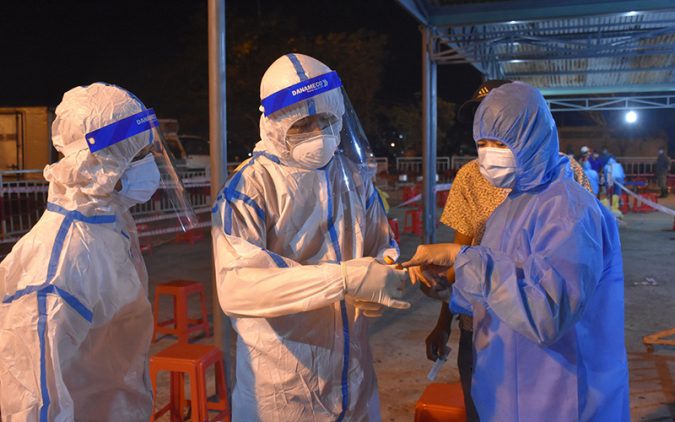 F2 cuốc bộ gần 130 km từ Bắc Giang về nhà, người thân không mở cửa