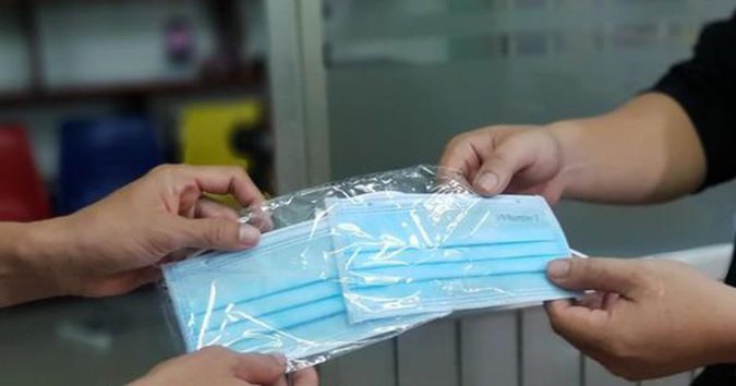 CẢNH BÁO: Xuất hiện nhiều người giả làm nhân viên y tế phát khẩu trang miễn phí tẩm thuốc.mê