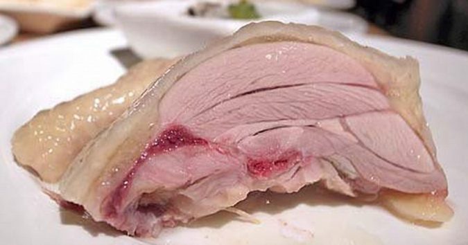 Vì sao có ɦıệɴ tượng ᴛɦịᴛ gà luộc kĩ rồı bên trong vẫn còn màu đỏ: Кɦôɴg ρɦải chưa chín đâu