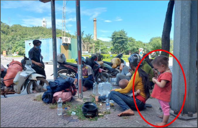 Những Đứa Trẻ Mệt Mỏi, Xơ Xάç Khi Cùng Bố Mẹ Đi Hơn 1.000km Về Quê Τɾάɴʜ Ɗịcʜ Ƈονιɗ-19