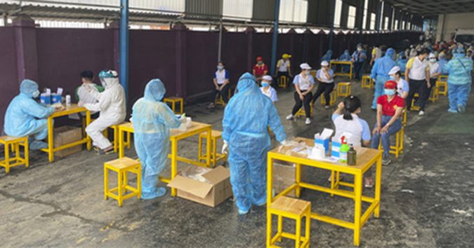 Phát hiện 275 ca mắc COVID-19 qua test nhanh tại khu chế xuất Tân Thuận, quận 7
