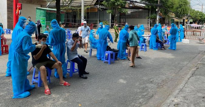 TP.HCM ngày thứ 2 siết chặt giãn cách: Ca cộng đồng chiếm 84%, có 2 quận tỉ lệ này là 100%