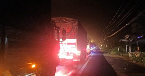 Xe tải ‘luồng xanh’ chở nhiều thi hài mắc Covid-19 từ TP.HCM về Bến Tre hỏa táng