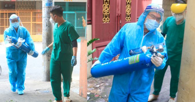 Nhận tin F0 khó thở, bác sĩ quân y ôm bình oxy lao như bay vào hẻm: Một giây cũng quý giá