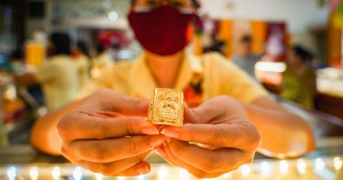 Vừa mua vàng xong bán lại lỗ ngay 2,5 triệu đồng, dân tình: “May quá không có tiền để mua”