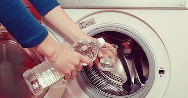 Bí kíp vệ sinh máy giặt sạch tinh như mới bằng 3 phụ gia thực phẩm phổ biến mà nhà nào cũng có