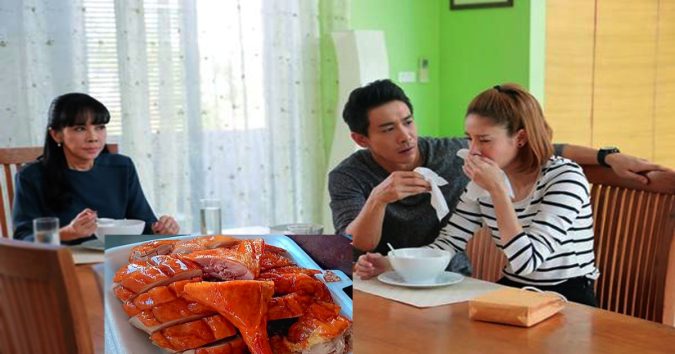 Mua hộp vịt quay, con trai tôi phần mẹ 2 miếng cổ rồi xách hết lên phòng cho vợ