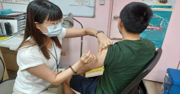 Một số người sau tiêm vắc xin nCoV lại thấy thèm ăn, ăn nhiều hơn: Chuyên gia giải thích