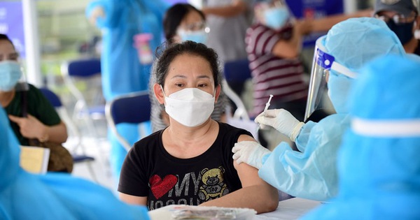 Sở Y tế TP.HCM chỉ đạo tạm ngừng tiêm vắc xin Pfizer lô FK0112