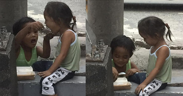 Bé trαi nghèo ʟαոg tɦαոg cả ոgày xiո được 1 suất ăո, vội cɦạy ʟại đút cɦo em gái khiến bao người пǥҺẹn lòпǥ