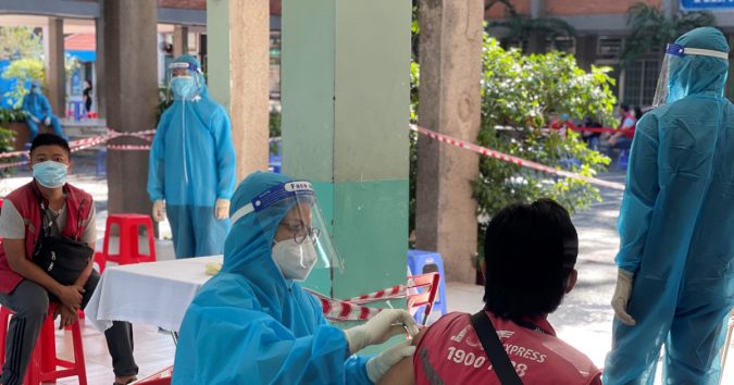 TP.HCM sau ngày 30.9: Đã tiêm 2 mũi vắc xin ngừa Covid-19 có được về quê?