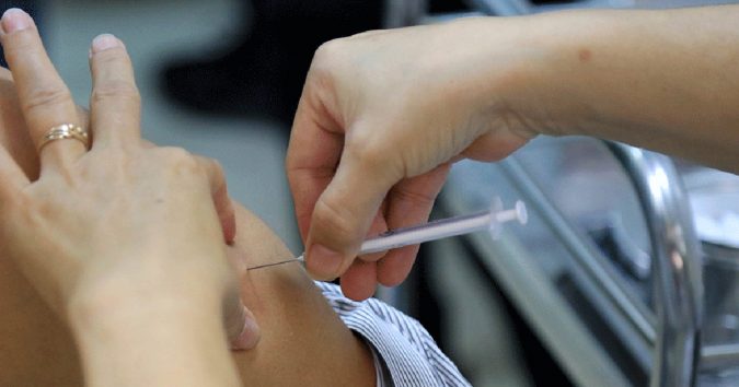 Nên có quy định để người tiêm đủ liều vắc xin Covid-19 được đi lại, làm việc bình thường