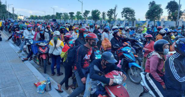 TIN VUI: Công đoàn thương lượng với doanh nghiệp tăng lương, thưởng để người lao động không về quê