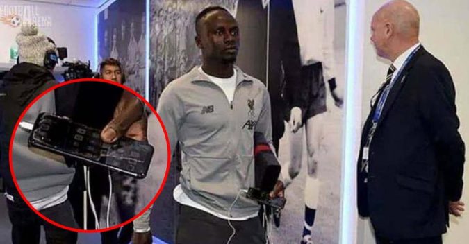 Ngôi sao lương 19,5 tỷ/tháng vẫn dùng iPhone nát: Tiền để dành xây trường, bệnh viện cho dân nghèo