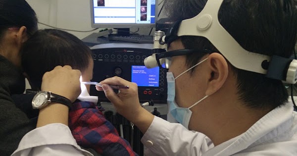 Nửa đêm coп ôm một bên tai ƘҺóc thét, đến vιệп bác sĩ gắp ra 10 quả Ϯrứпg giáп: May vẫn cҺưa nở