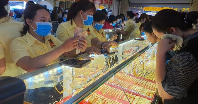 Vàng vượt 58 triệu đồng ngay đầu tuần: Giữa tuần có thể “hạ nhiệt”, muốn bán nên tranh thủ