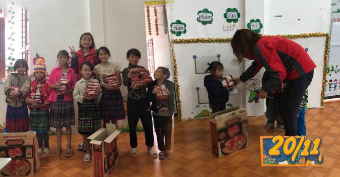 Cô giáo ngày ngày vượt 30km đem con chữ cho trẻ vùng cao: Ngày lễ chỉ 1 đoá hoa rừng là đủ