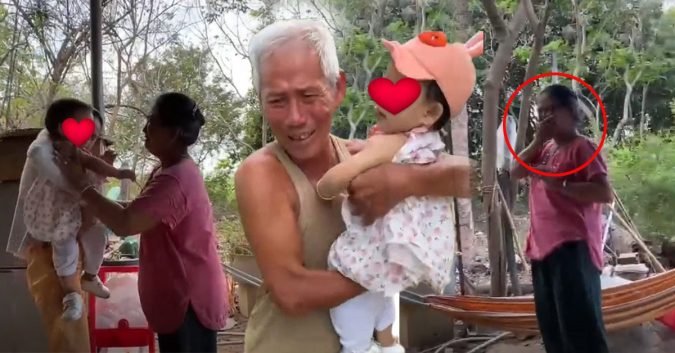 Lấy chồng xa bao năm mới được về nhà, bố mẹ bật khóc khi gặp con gái và cháu ngoại