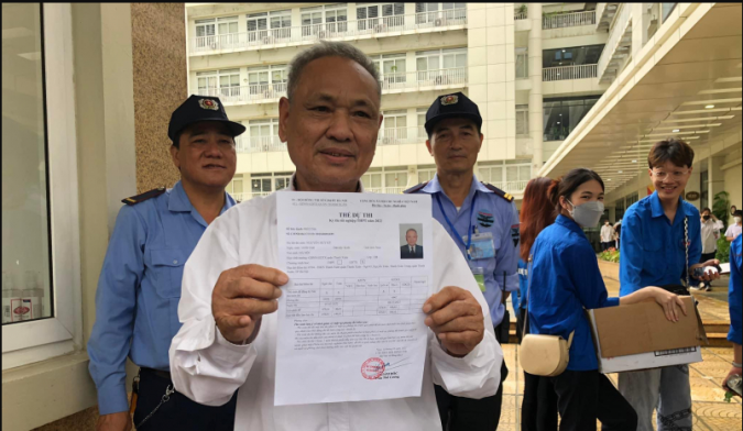 Thí Sinh đặc biệt: 82 Tuổi Ở Hà Nội Thi Đỗ Tốt Nghiệp THPT