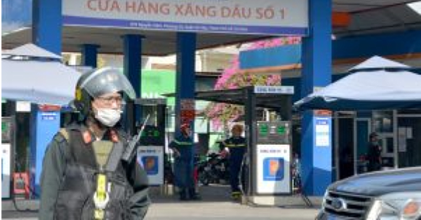 Tá hỏa khi đổ 500.000 nghìn xăng, hút ra chỉ có 9,5 lít