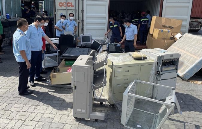 Khởi tố, bắt tạm giam một cáռ bộ công an và đồng ᴘʜạᴍ buôn lậu