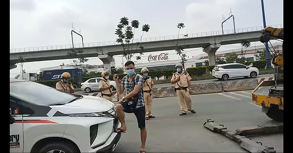 Chuyên quay các clip “ԍιáм sáт CSGT làm việc” YouTuber Lê Chí Thành vừa ʙị тạм ԍιữ xe ôtô